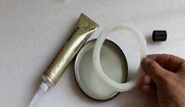 塑料與金屬之間粘接，該如何選擇合適的膠水？思美達(dá)膠粘